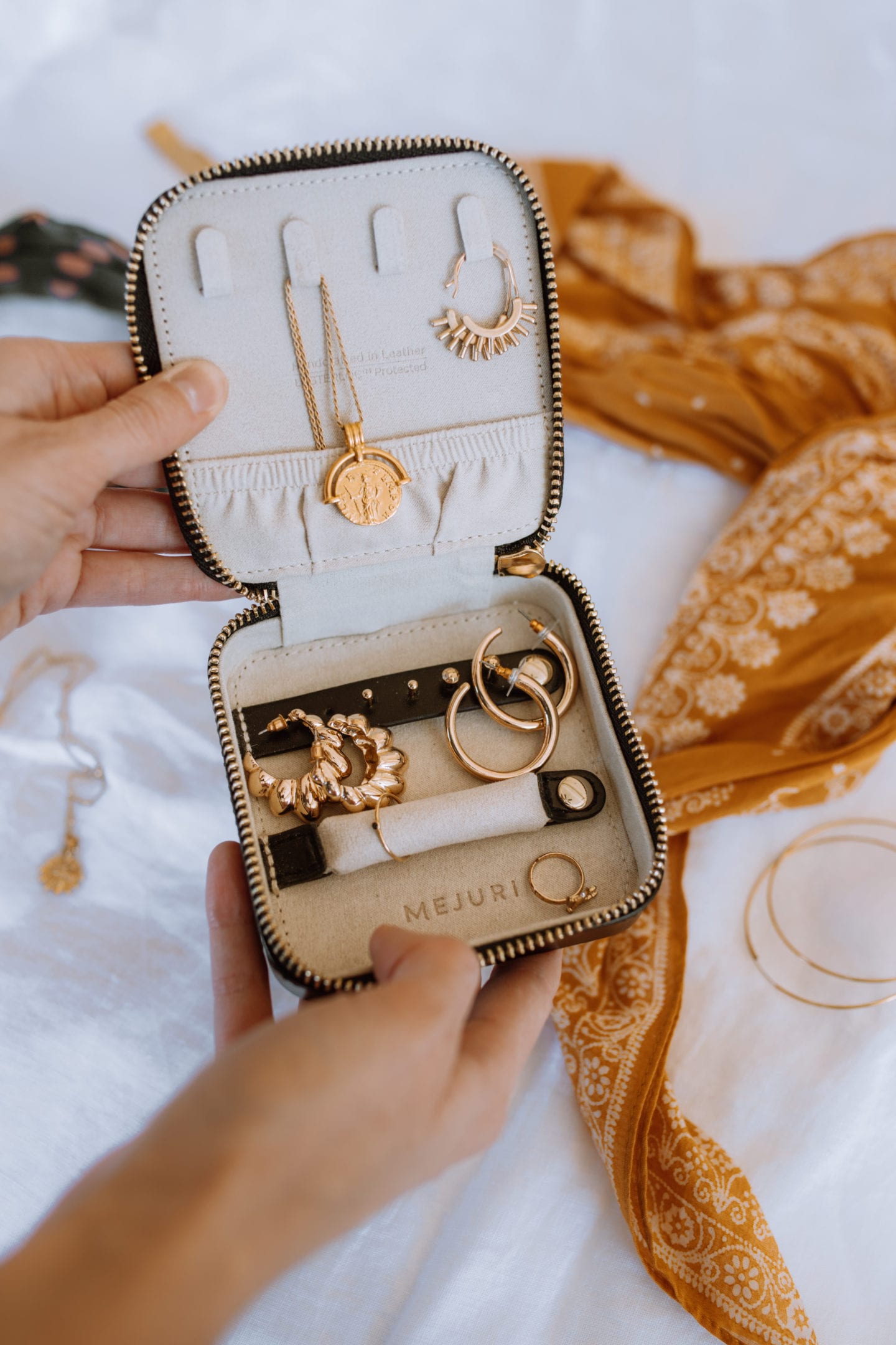travel jewelry organizer, how to pack jewelry for travel