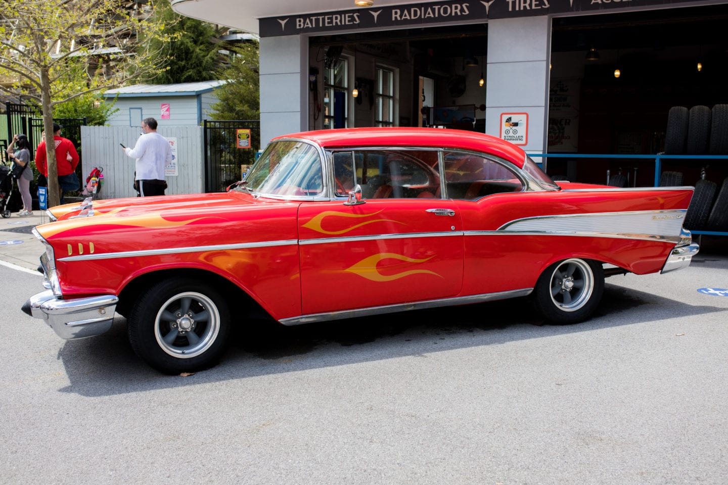 Old red car Dollywood