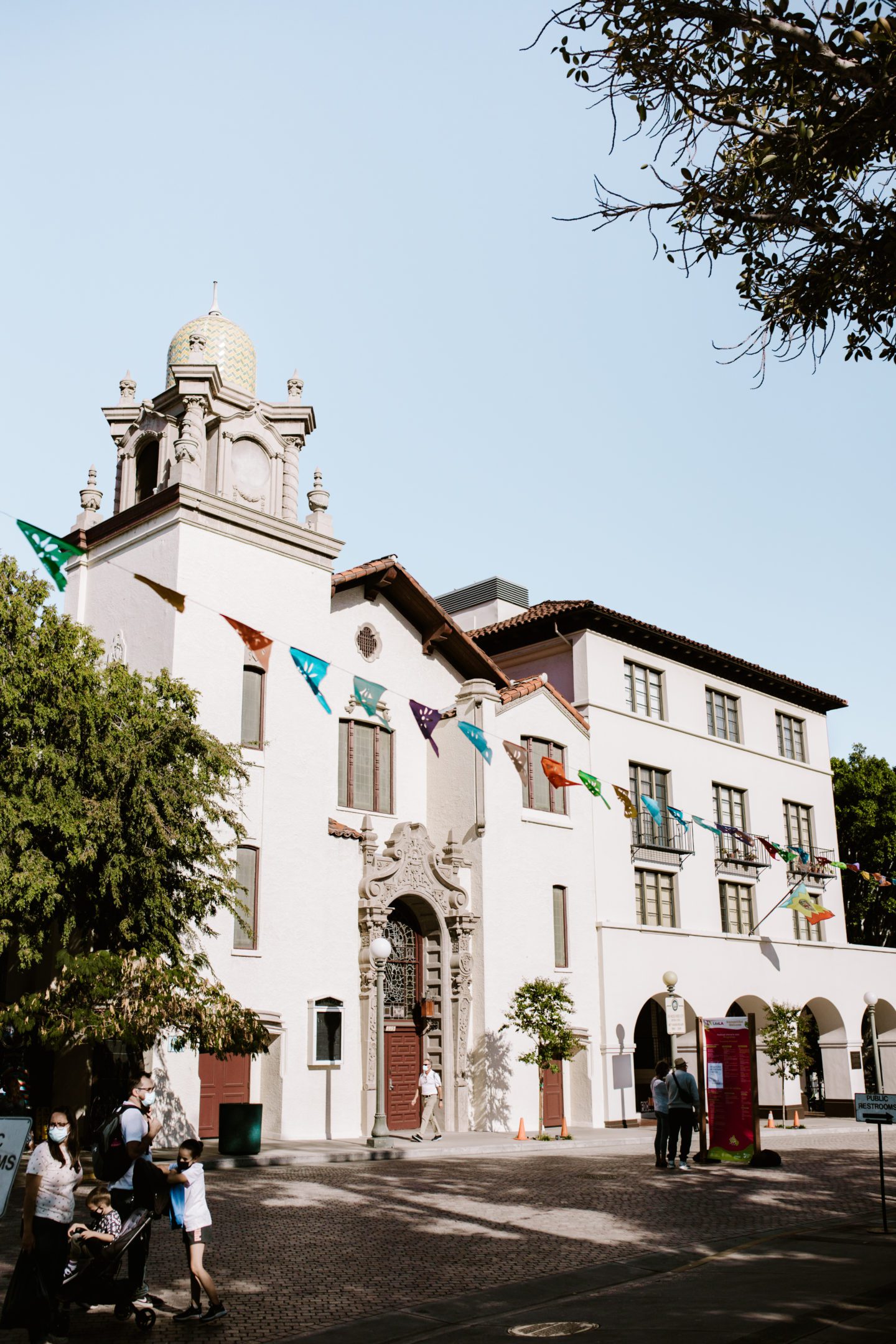 street & building view, itinerary for Los Angeles