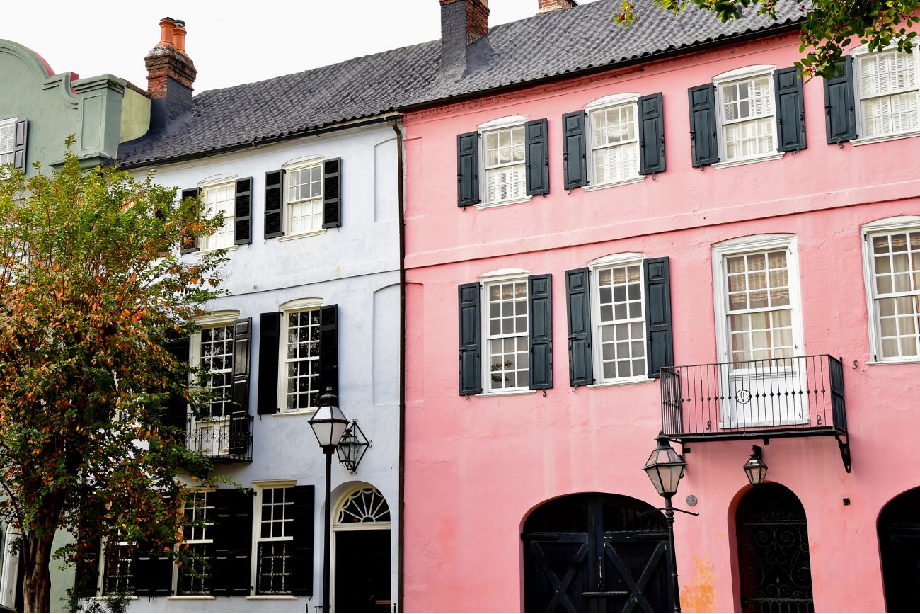 Colorful homes in a row, charleston itinerary