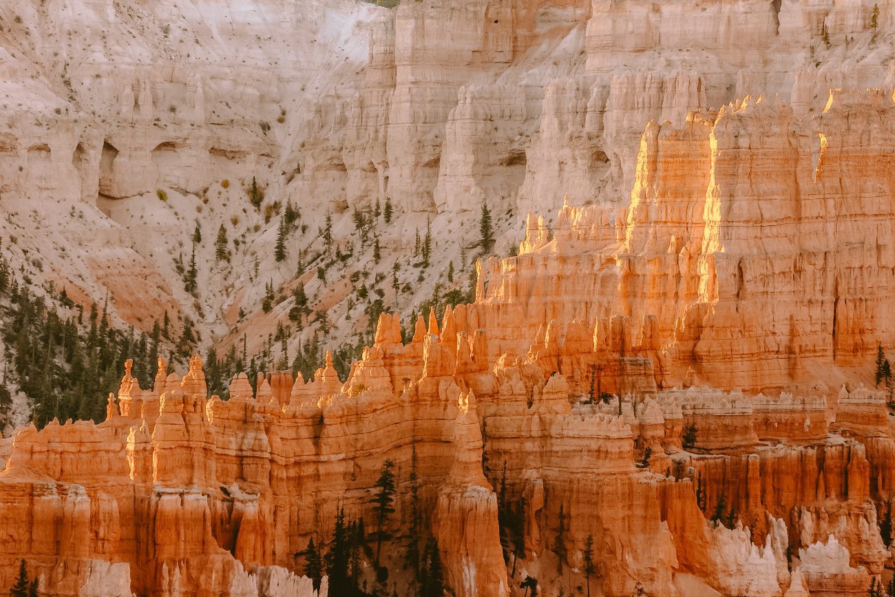 canyon wall of hoodoos, Bryce Canyon National Park Itinerary